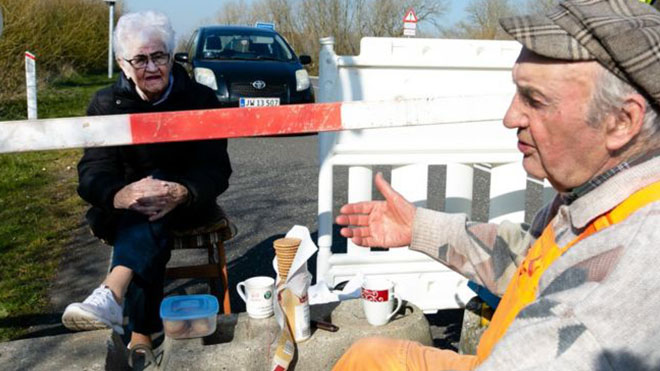 Love knows no borders for elderly couple