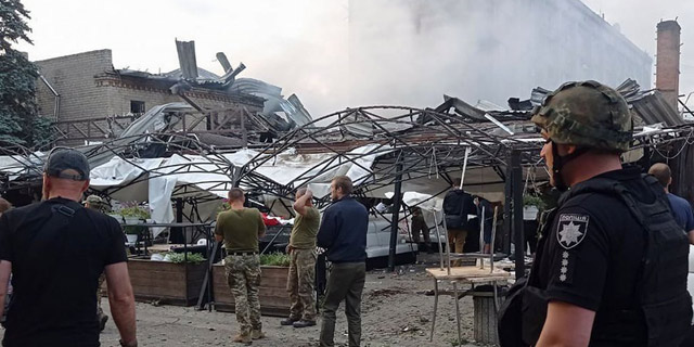 Damaged restaurant in Kramatorsk